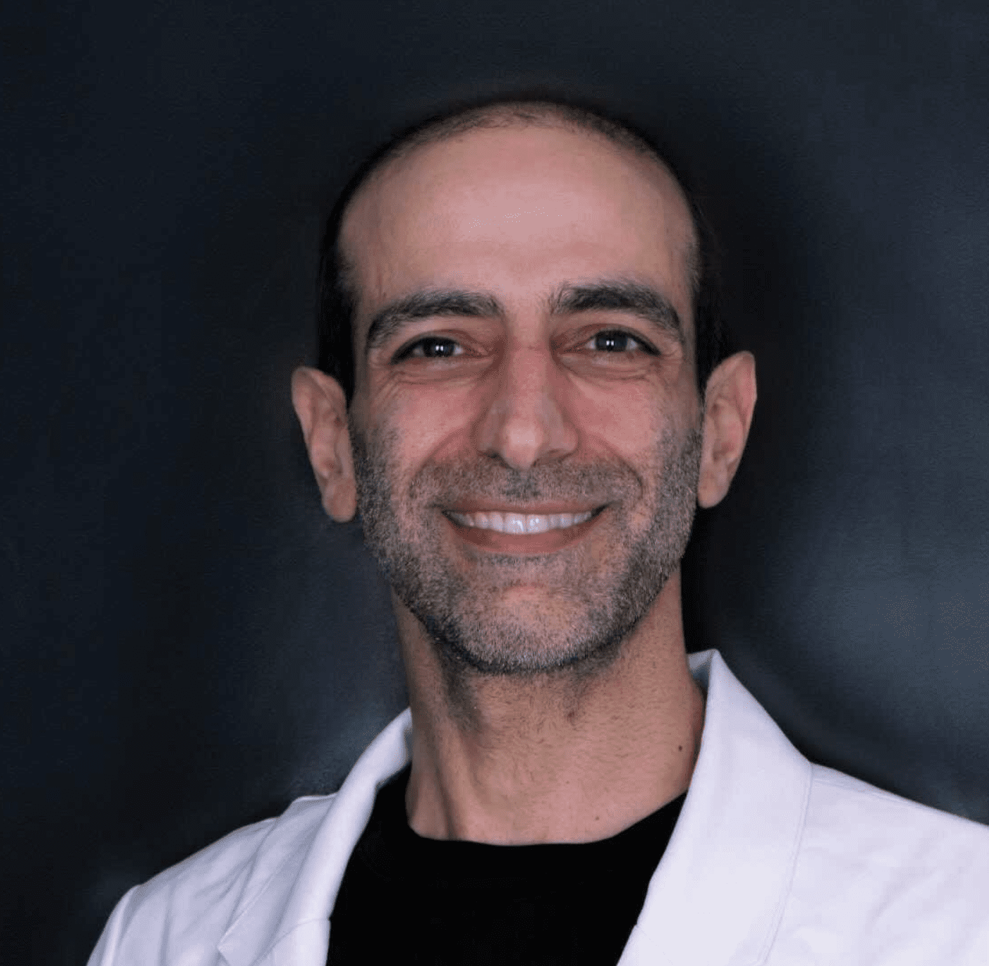 Dr. Roham Rafat is a periodontist and prosthodontist